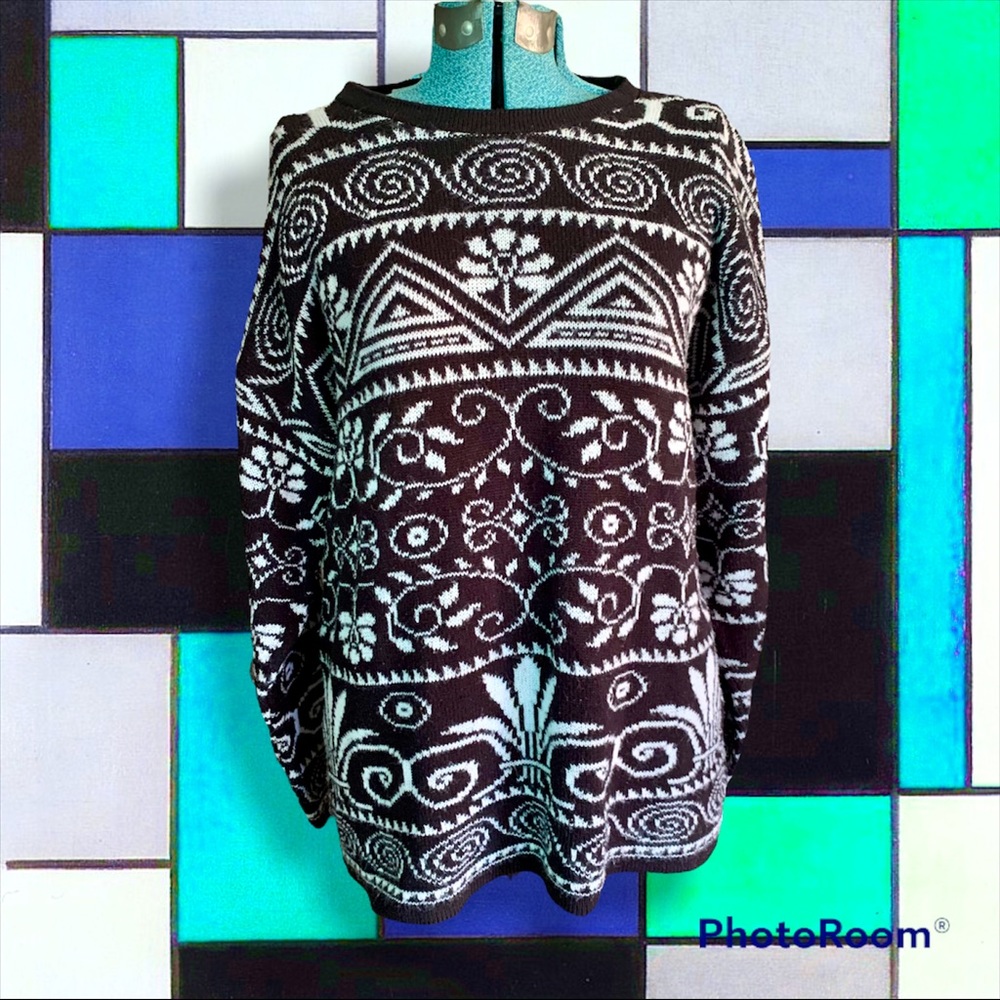 Size L vintage Worthington Essentials black and white patterned sweater